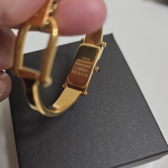 Gucci Gold Rectangular Watch - Picture 5 of 8